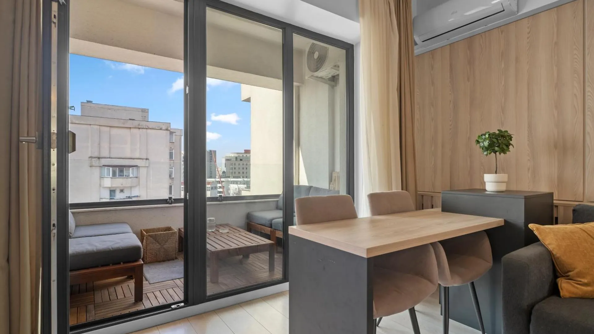Union Plaza Balcony Bliss Apartment Bucharest